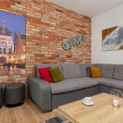 Stylish Apartment in Gdańsk Center with Garden and Parking by Noclegi Renters