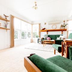 Starfall Cove - Family Friendly, Cosy Beach Shack - Binalong Bay