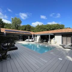 Villa moderne à Soustons avec piscine chauffée, 3 chambres et cuisine extérieure, animaux acceptés - FR-1-379-167