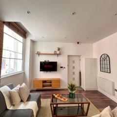 Cosy 2 Bed Retreat with FREE Secure Parking