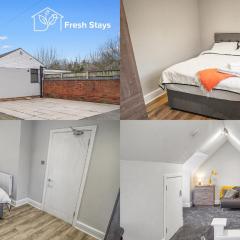 Newly Refurbished 3 Bed House With Parking