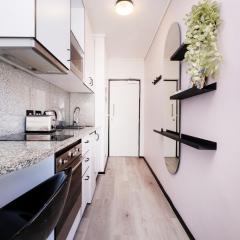 The Flamingo703: Spacious Corner Unit in Sea Point