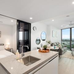 QW Riverside Luxe Apartments by Independent Host