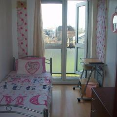 Cozy Single Room in Spacious Bow House