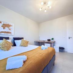 Bright 2BR flat w free parking&outdoor space