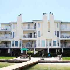 Treasure Island Waterfront home - 100ft to beach!