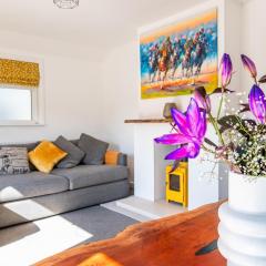 Beach Retreat Cottage- huge Garden Child & Dog friendly