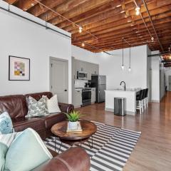 Stay in Style! Stunning River View - King Bed