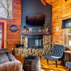 Sugar Bear Cabin Near Dollywood with Hot Tub and Game Room