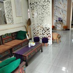 Taman Salak Homestay -5BR Entire House
