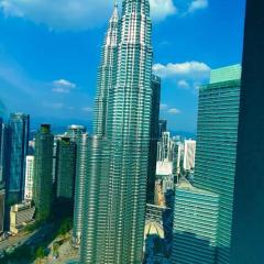 Sky Suites KLCC Homestay by Family Room