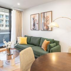 Central Comfort ,CBD 2BR w Free Parking, Wifi