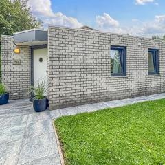 Nice Home In Dirkshorn With Wifi