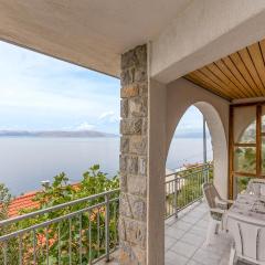 2 Bedroom Cozy Apartment In Sveti Juraj