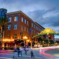 The Daisy Bright 2BR Stay in Downtown San Diego
