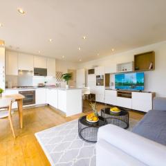 Spacious Stylish Flat with Balcony Pass The Keys