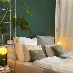 Designerwohnung mit malerischer Terrasse - Modern, Gemütlich & Zentral