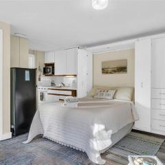 Sunlit Condo Heated Pool across from Beach