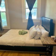 Jungle House Luxury Homes - Columbus Downtown Short North - Near Convention Center & Nationwide Arena - Sleeps up to 20 - Free Parking - Over 5,800 Five Stars