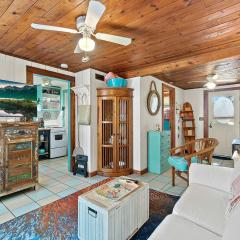 Beachcomber Oasis l 1930s Cottage l 1 min to Beach