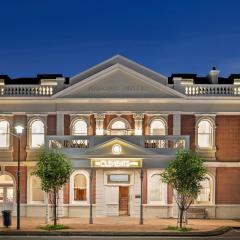 The Clements Hotel