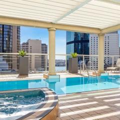 KozyGuru | Sydney CBD | Skyline View Sleek Studio