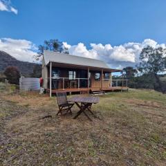 Cosy Quiet Retreat and Stunning Valley Views