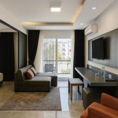 One-Bedroom Apartment and Luxury Penthouse in Courtyard Long Beach Complex