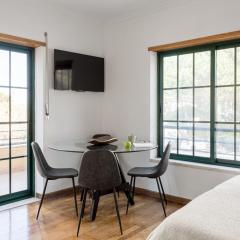Bright Studio with Balcony in Central Cascais