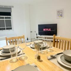 Luxury 2 Bed 2 Bath Apartment In Battersea - Sleeps 6