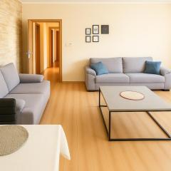 APARTAMENT USTROŃ PONIWIEC NIEOPODAL CZANTORII dwie sypialnie, osobna kuchnia, ogrodzony parking