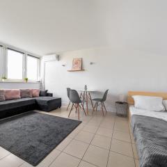 Market Square View Studio by BookingHost