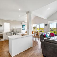 Reef View, Ledge Point beachfront