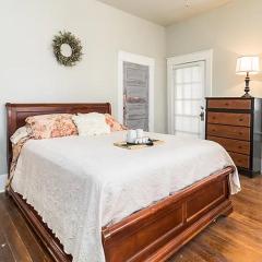 Adorable 2 Bed,1 Bath Retreat Near Baylor Hospital