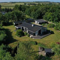 Charming Cottage With Large Fenced Garden
