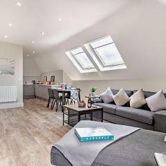 SOBO Loft Sleek Southbourne 2-Bedroom Apartment Close to SOBO Beach