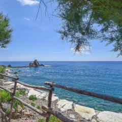 2 Bedroom Beautiful Apartment In Moneglia
