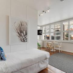 Bay Court Iii - Spacious Studio Near Hayes Beach