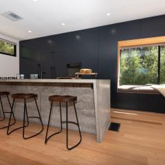 Daydream Cottage - beachside luxury in Lilli Pilli