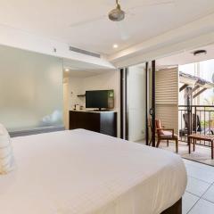 Relaxed Swim-out Nook by Four Mile Beach
