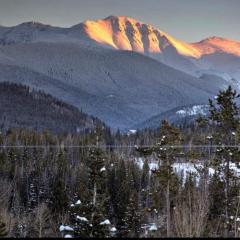 10 Min To Resort! Amazing Views & Sauna!