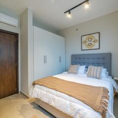 Brand new and steps away from Shopping del Sol!