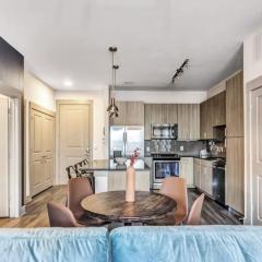 Boulevard Stays Elegant 2BR Retreat Parking Gym Pool