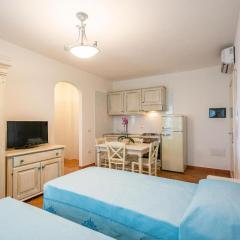 Charming Baia Marina Apartments with Stunning View 1 bedroom apartment sleeps 4