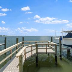Waterfront Stunning 2 bed 2 bath riverfront beach home on Nettles Island