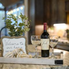 Cabin on the Green - Lux Cabin with Putting Green