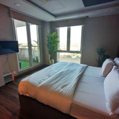 DELUXE SUITE - By ALVIS SUITE - Goldcrest Mall & Residency