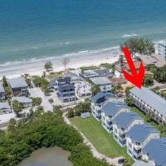 Oceanview - Pool - Game Room - Steps to Beach - Sleeps 8