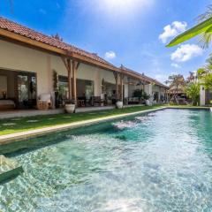 Tropical retreat connected 8bdrs villas in Bingin