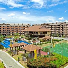 Tropical Hawaiian 2BR Condo Unit in Metro Manila with Laundry Area - Sleeps 4